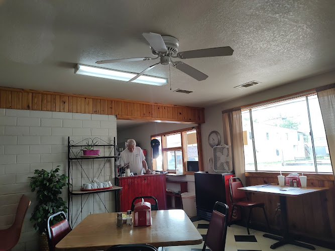Pinky's Drive In exterior view showcasing professional restaurants services in Delight, Arkansas