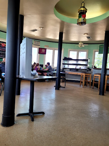 Pirate's Pizza and Wings exterior view showcasing professional restaurants services in Dauphin Island, Alabama