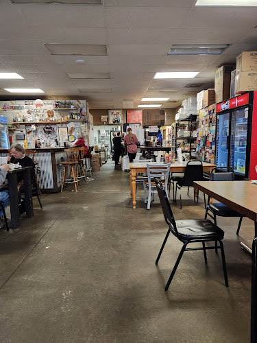 Porky's Pride Smokehouse exterior view showcasing professional restaurants services in Hayden, Alabama