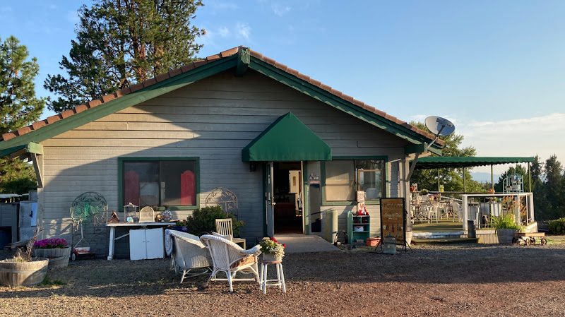 Putters Café exterior view showcasing professional restaurants services in Fall River Mills, California