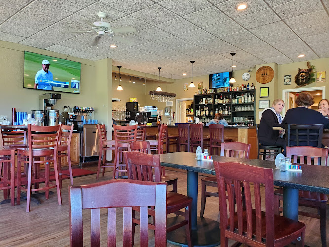 Putterz exterior view showcasing professional restaurants services in Hot Springs Village, Arkansas