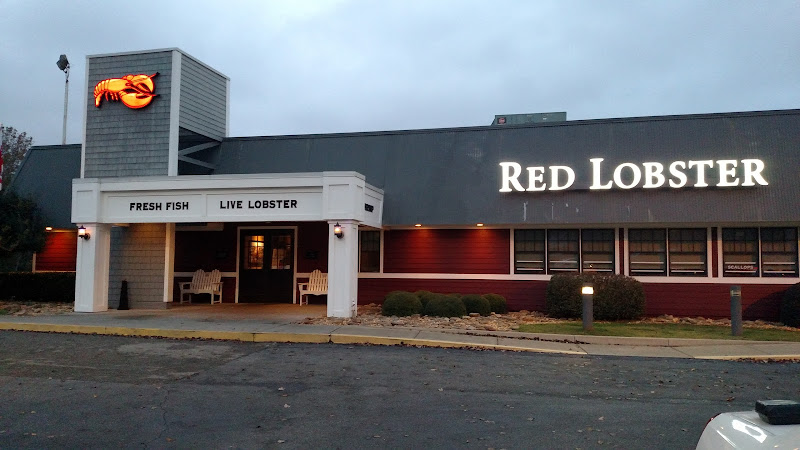 Red Lobster exterior view showcasing professional restaurants services in Oxford, Alabama