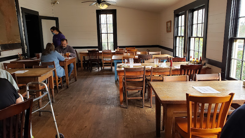 Red's Little School House exterior view showcasing professional restaurants services in Grady, Alabama