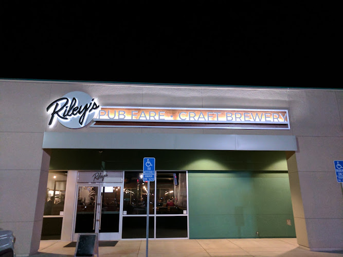 Riley’s Brew Pub exterior view showcasing professional restaurants services in Clovis, California