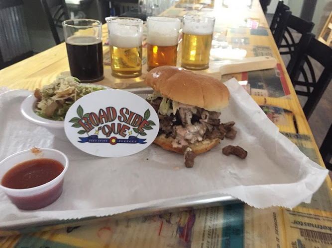 Roadside 'Que exterior view showcasing professional restaurants services in Fort Payne, Alabama