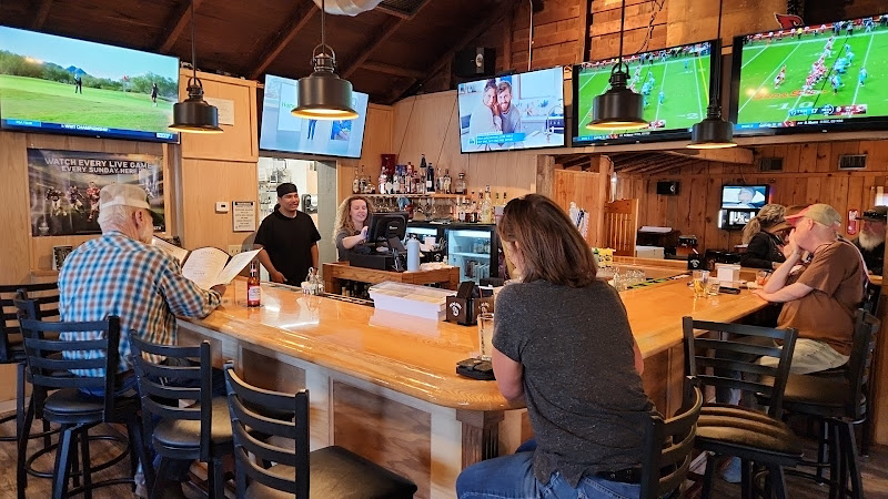 Robbers Roost Sports Grill exterior view showcasing professional restaurants services in Cornville, Arizona
