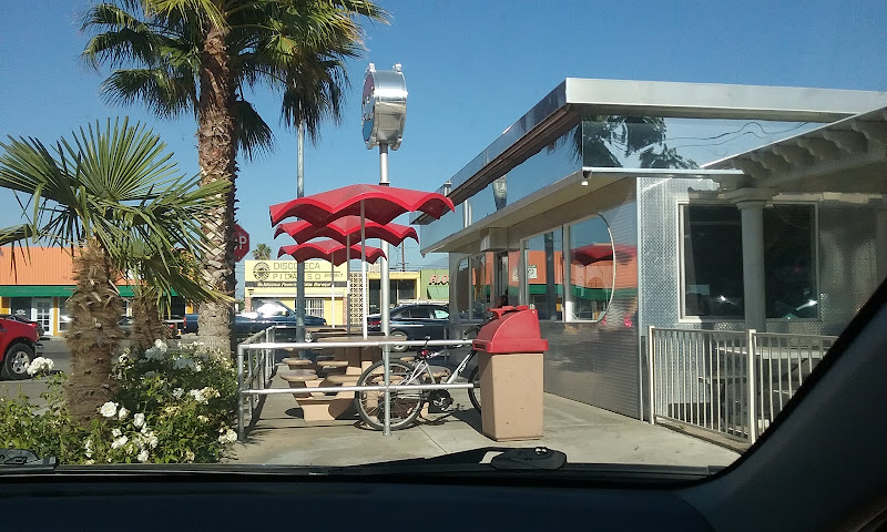 Root Beer King exterior view showcasing professional restaurants services in Lamont, California