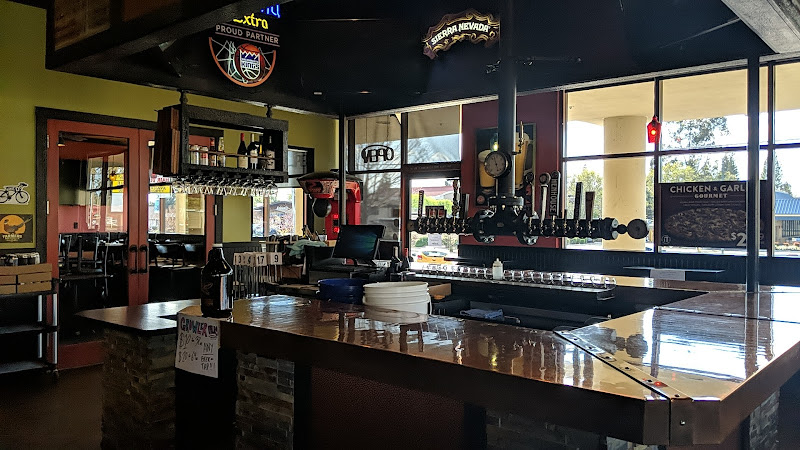 Round Table Clubhouse exterior view showcasing professional restaurants services in Citrus Heights, California