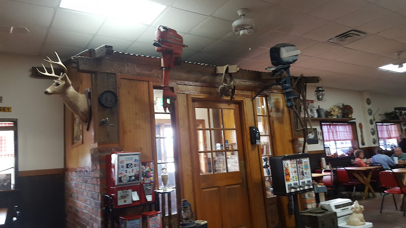 SMOKIN' JACK'S B-B-Q exterior view showcasing professional restaurants services in Demopolis, Alabama