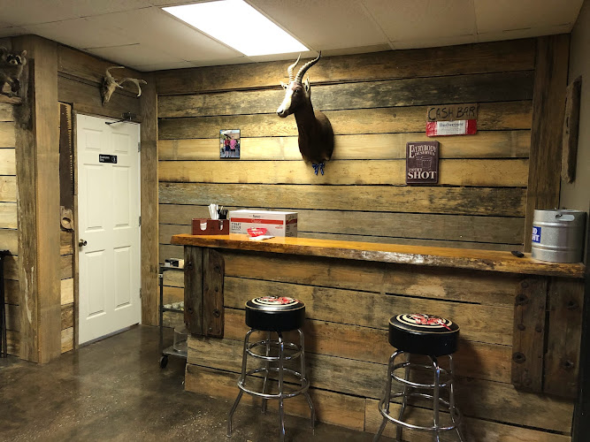 Shuckers Seafood and Oyster Bar exterior view showcasing professional restaurants services in Jackson, Alabama