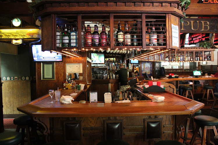 Silky Sullivan's Restaurant & Irish Pub exterior view showcasing professional restaurants services in Fountain Valley, California