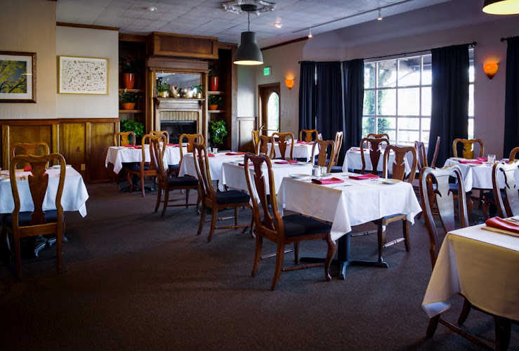 Smokey Oaks Tavern exterior view showcasing professional restaurants services in Fair Oaks, California