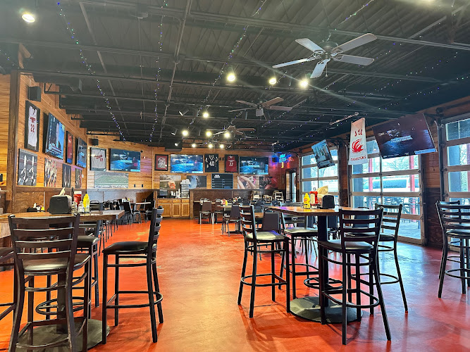 Struts of Jacksonville exterior view showcasing professional restaurants services in Jacksonville, Alabama