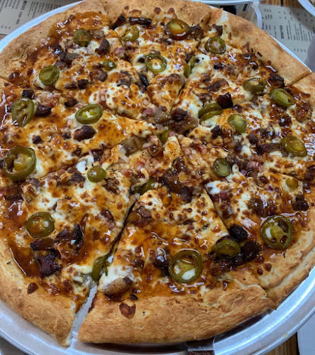 Top-Notch Pizza & BBQ exterior view showcasing professional restaurants services in Vernon, Alabama