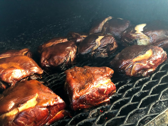 Vaughn’s Pit Stop BBQ exterior view showcasing professional restaurants services in Bono, Arkansas