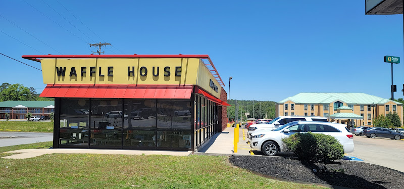 Waffle House exterior view showcasing professional restaurants services in Maumelle, Arkansas