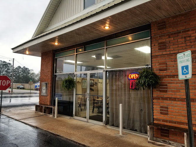 Warehouse Restaurant exterior view showcasing professional restaurants services in Robertsdale, Alabama